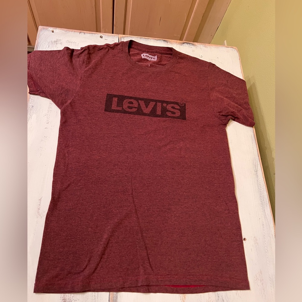 Men’s Levi’s tee shirt size small